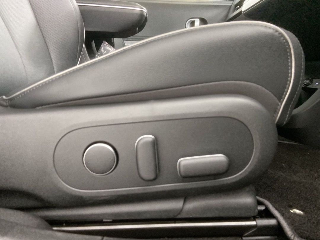 Photo 9 of a black 2023 Hyundai IONIQ 5 for sale at Motors Confidence